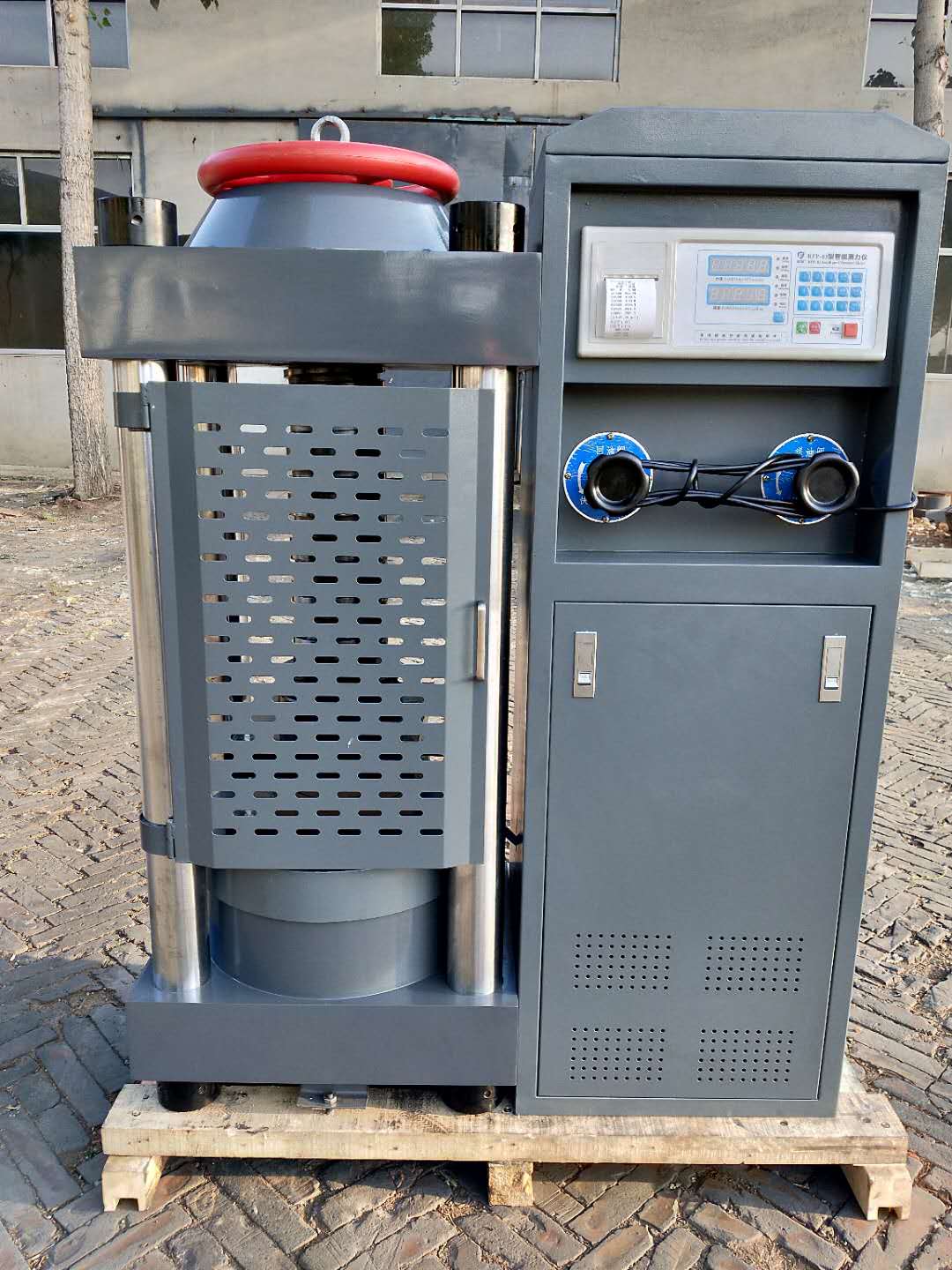 300噸混凝土壓力試驗(yàn)機(jī)